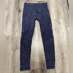 Elegant Women's Leggings in Deep Blue